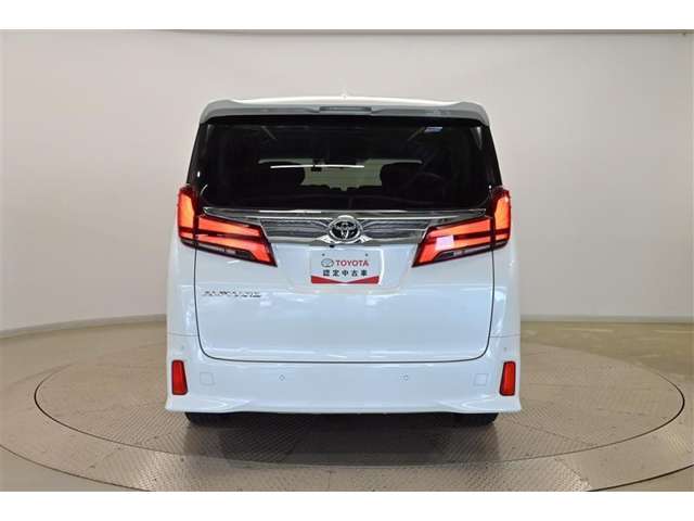 Toyota Alphard 3