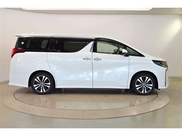 Toyota Alphard 4
