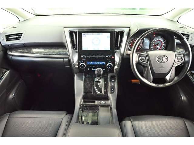 Toyota Alphard 6