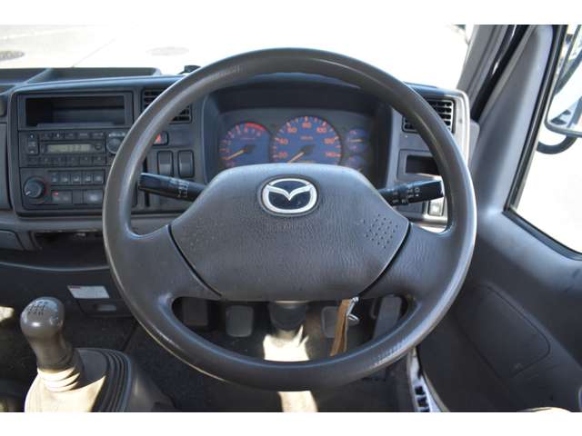 Mazda Titan Dash 6