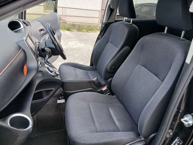 Toyota Sienta 11