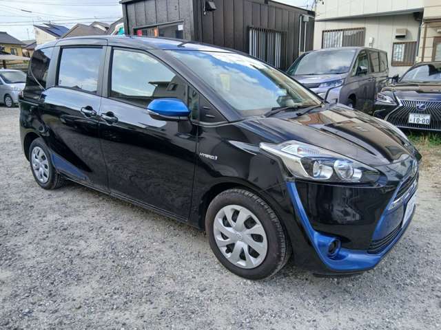 Toyota Sienta 3