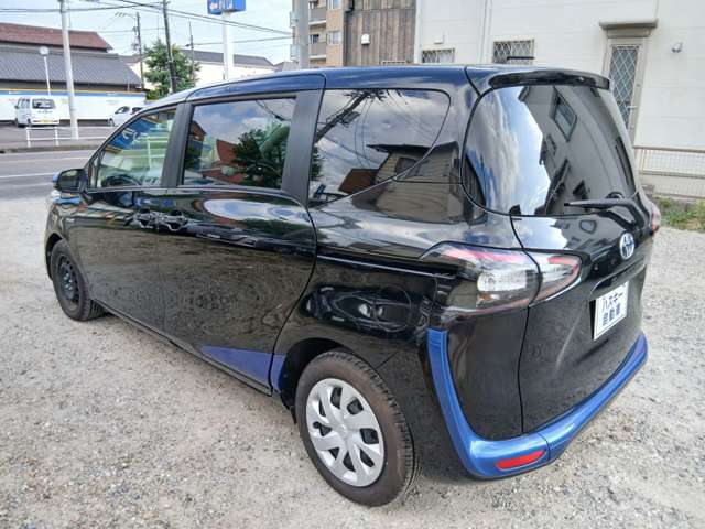 Toyota Sienta 7