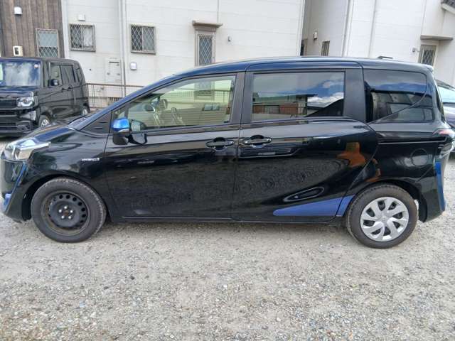 Toyota Sienta 8