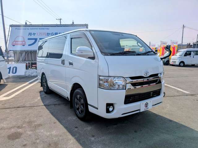 Toyota Hiace Van 3