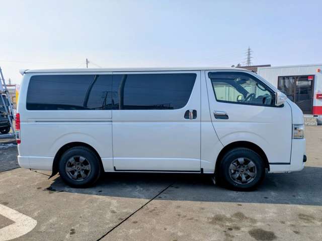 Toyota Hiace Van 4