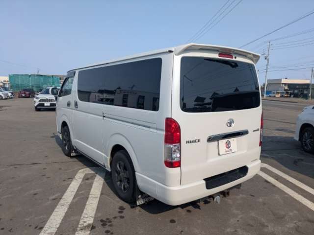 Toyota Hiace Van 6