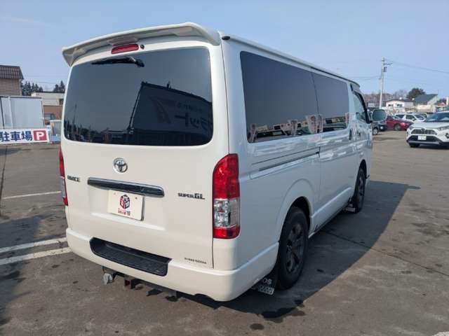 Toyota Hiace Van 7