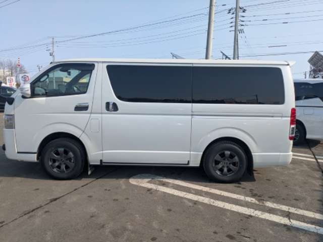Toyota Hiace Van 8