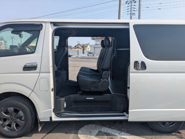Toyota Hiace Van 9