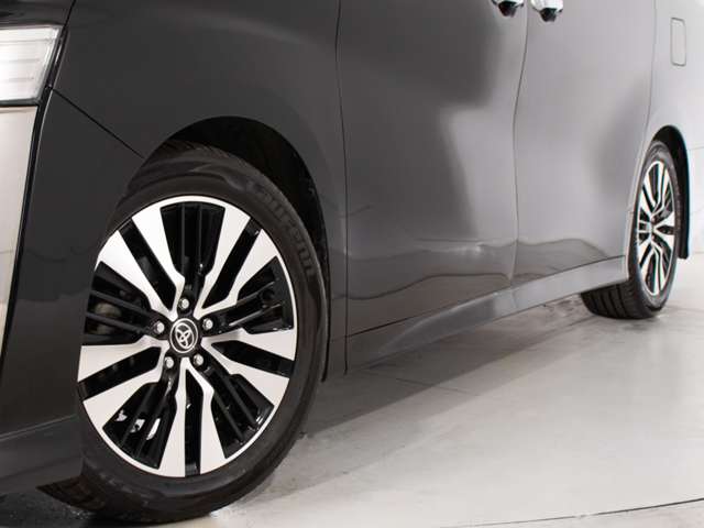 Toyota Vellfire 3