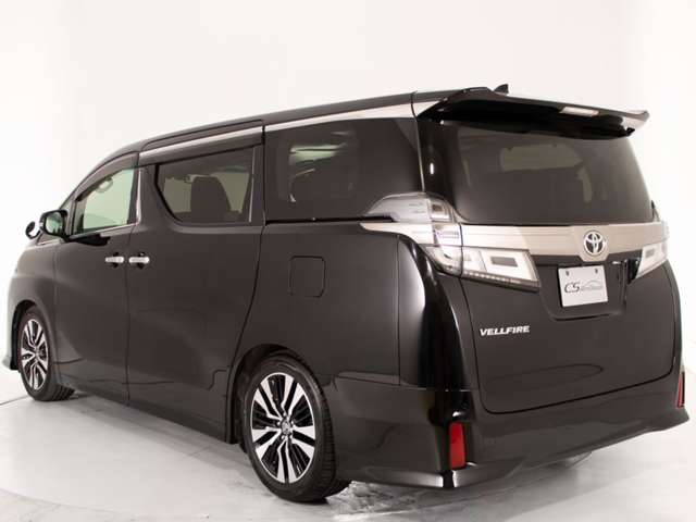 Toyota Vellfire 4