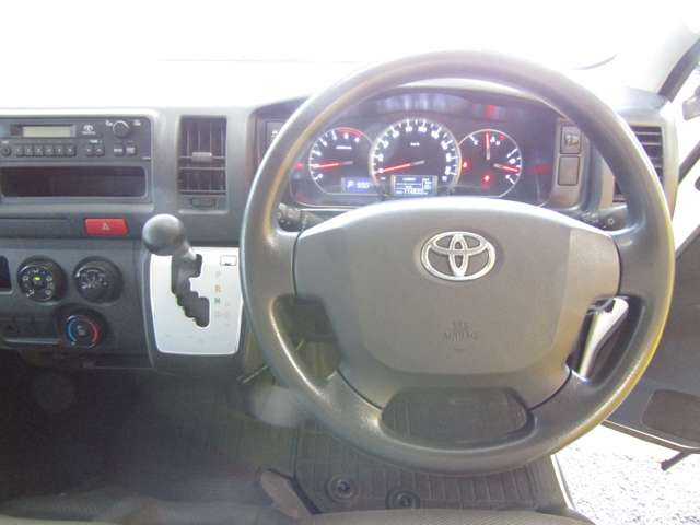 Toyota Regius Ace 5
