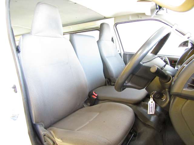 Toyota Regius Ace 6