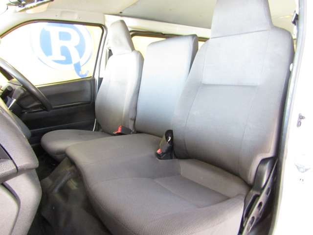 Toyota Regius Ace 7