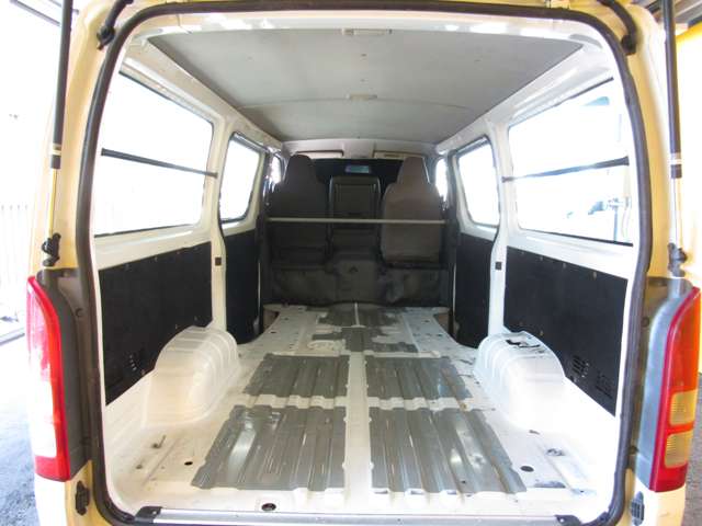 Toyota Regius Ace 8