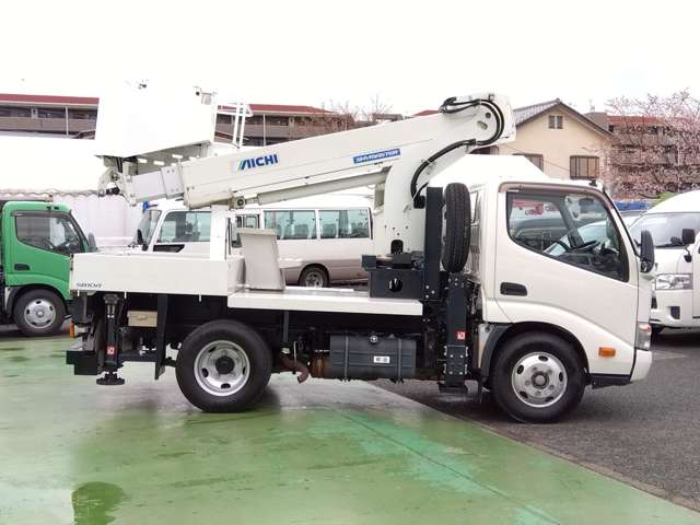 Hino Dutro 4