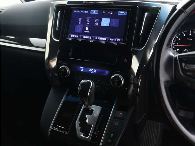 Toyota Alphard 3