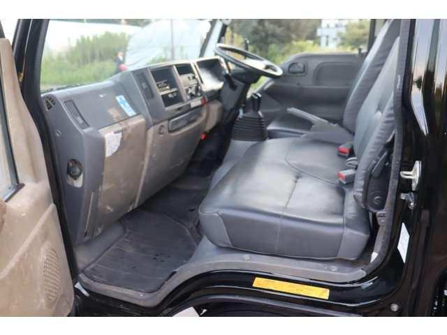 Isuzu Elf 6