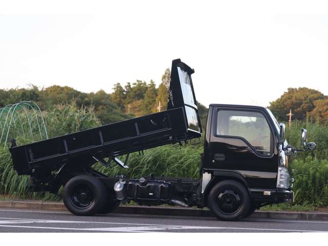 Isuzu Elf 7