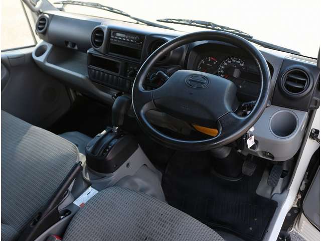 Hino Dutro 3