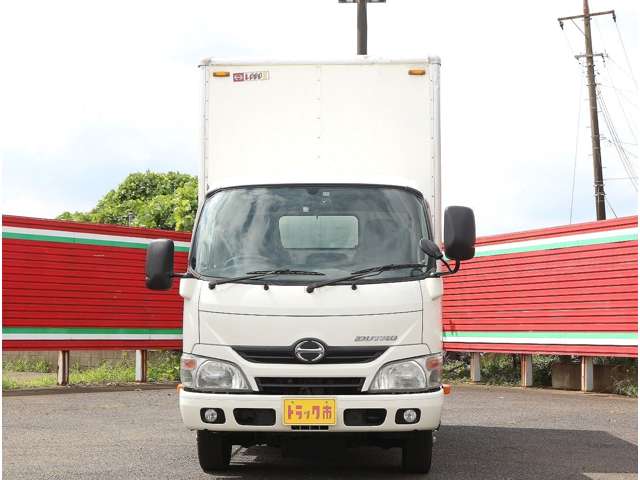 Hino Dutro 4
