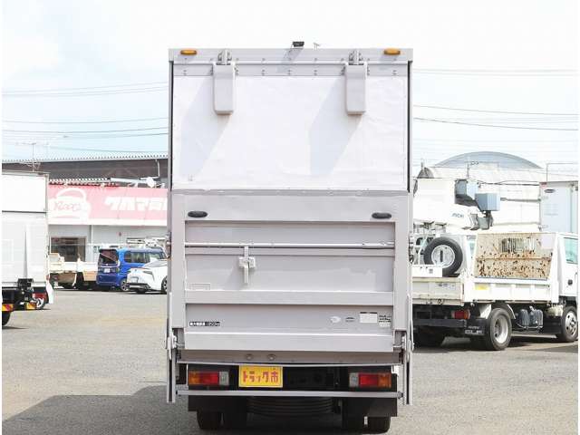 Hino Dutro 8