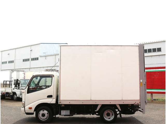 Hino Dutro 10