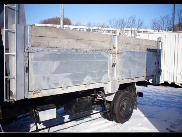 Isuzu Elf 12