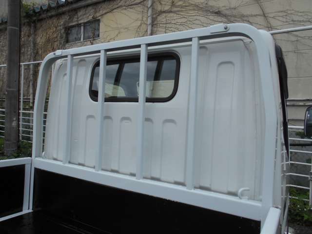 Mitsubishi Fuso Canter 9