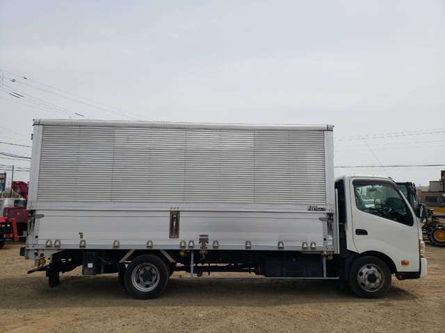 Hino Dutro 4