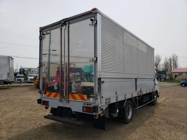 Hino Dutro 8