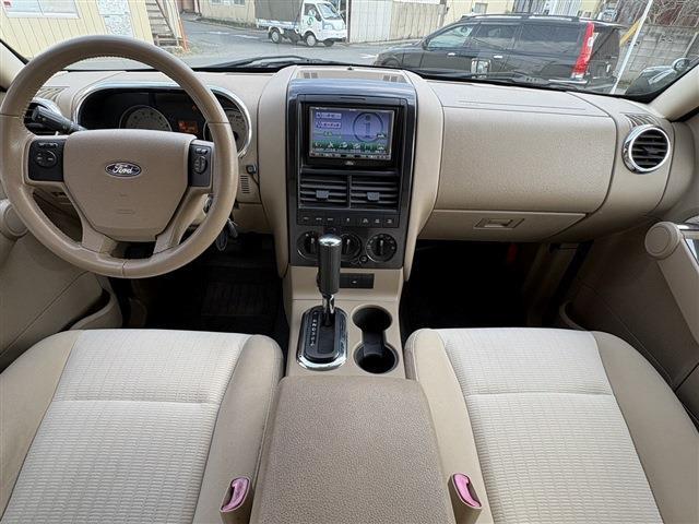 Ford Explorer Sport Trac 2
