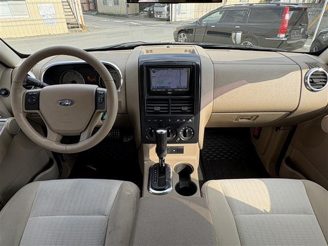Ford Explorer Sport Trac 2