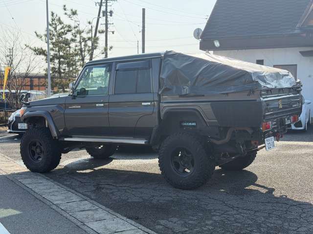 Toyota Land Cruiser 70 Pickup 12