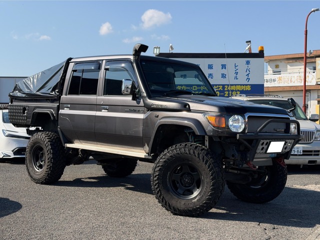 Toyota Land Cruiser 70 Pickup 2