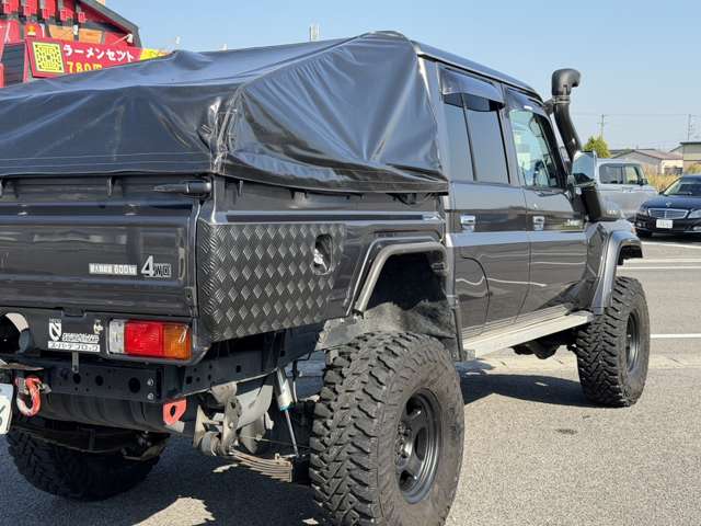 Toyota Land Cruiser 70 Pickup 7