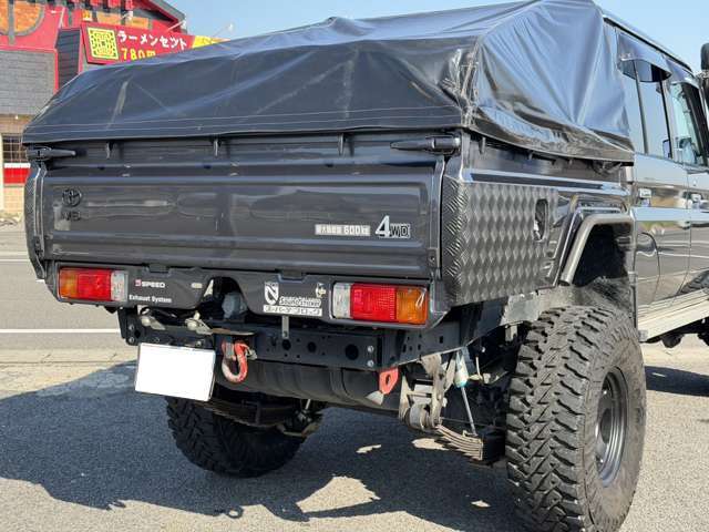Toyota Land Cruiser 70 Pickup 8