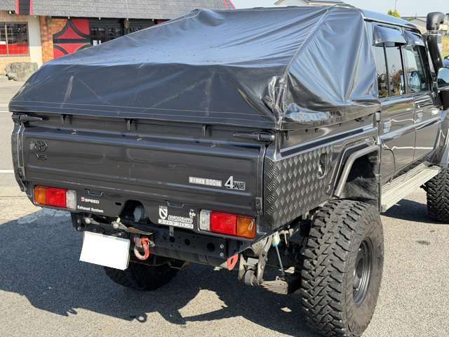 Toyota Land Cruiser 70 Pickup 9