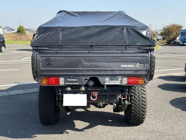 Toyota Land Cruiser 70 Pickup 10
