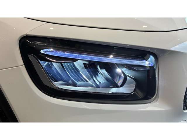 Mercedes-Benz GLB 8
