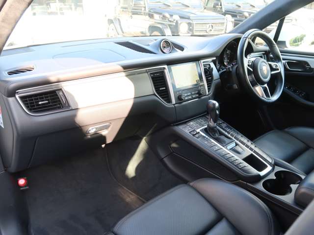 Porsche Macan 12