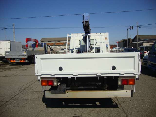 Mitsubishi Fuso Canter 9