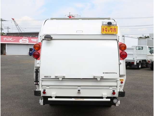 Isuzu Elf 10