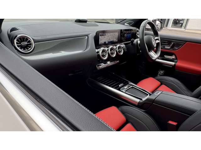 Mercedes-Benz GLA-Class 10