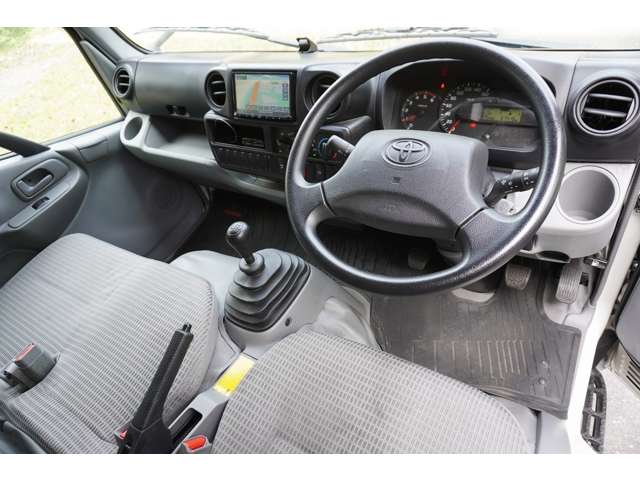 Toyota Dyna Route Van 3