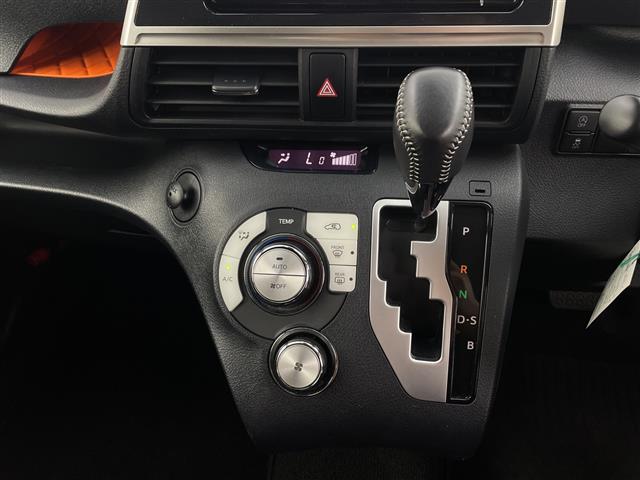 Toyota Sienta 11