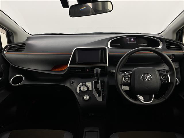 Toyota Sienta 4