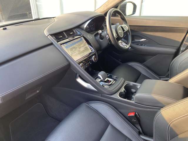 Jaguar E-Pace 12