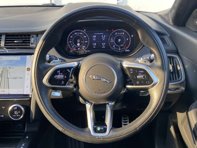 Jaguar E-Pace 9
